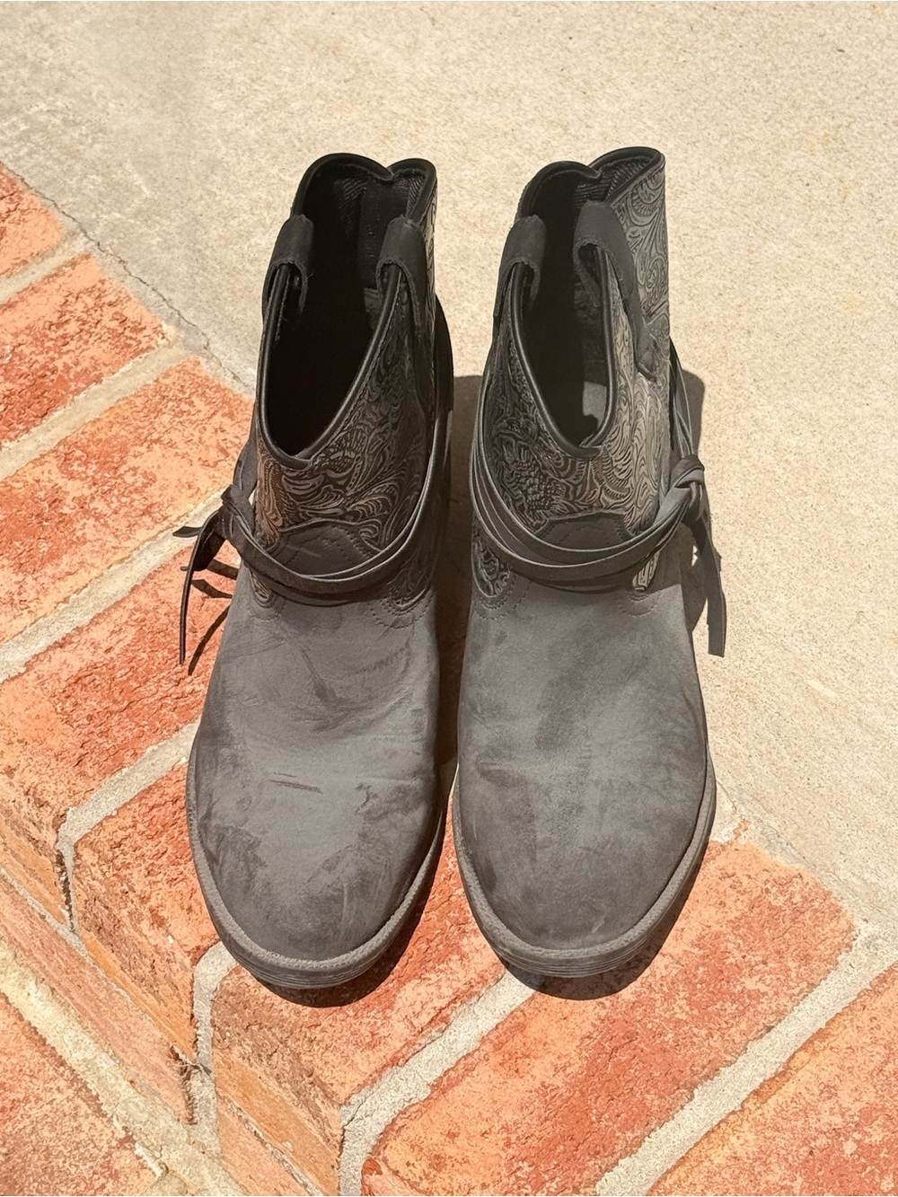 Black Western Cowboy Boots Embossed Paisley Short Ankle Booties - Picture 2 of 4